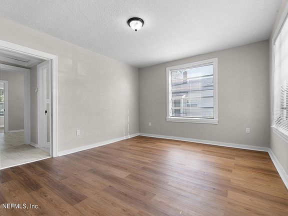4th image of 1573 W 16TH Street