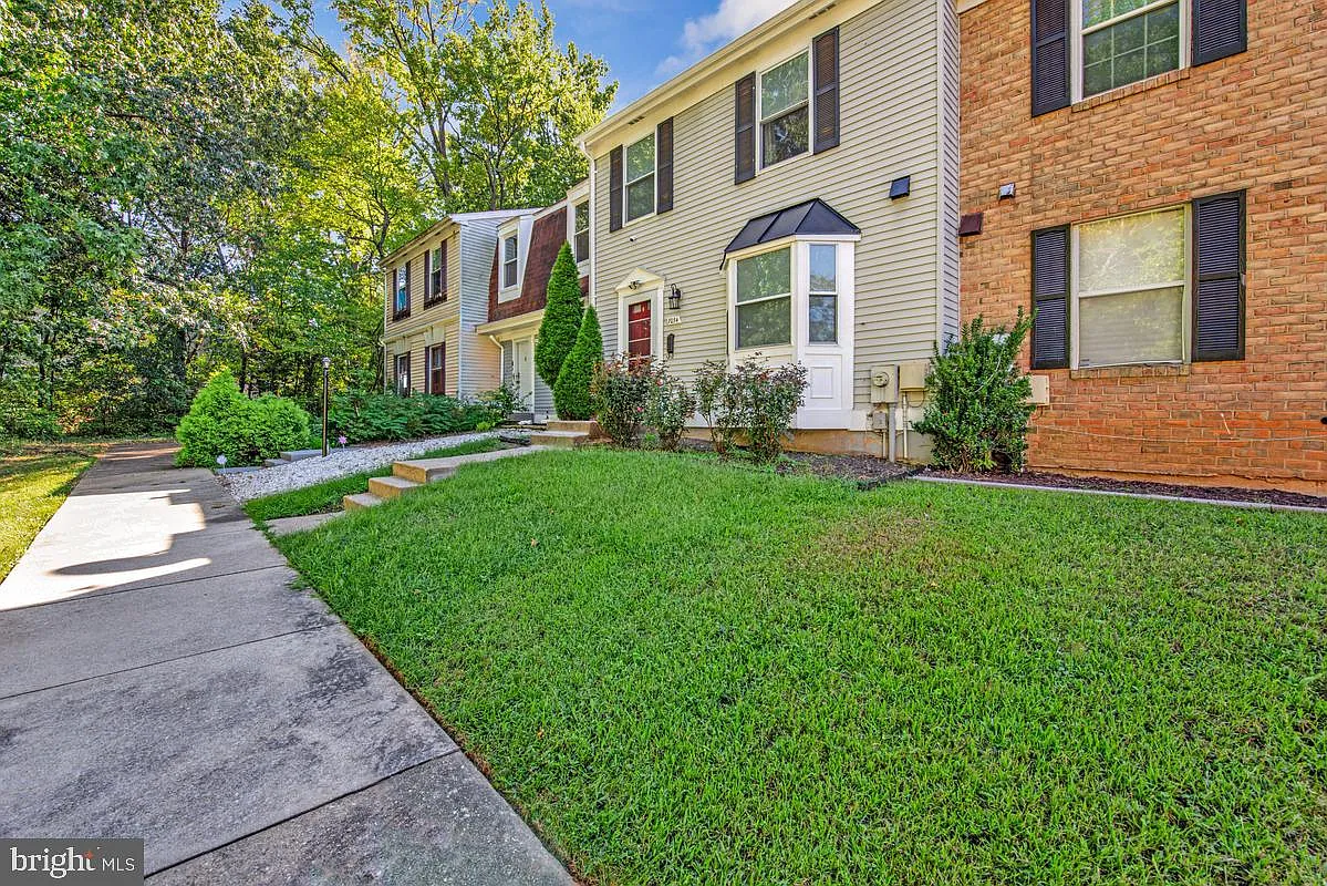 4 bed, 3.5 bath, 1812 sqft, $3,000 — Photo 2