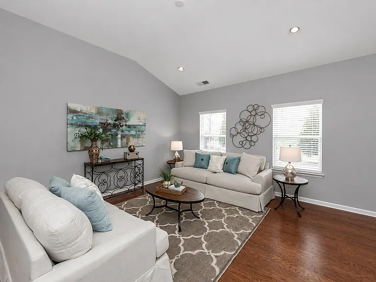 1015 Albany Park Dr — Photo 17