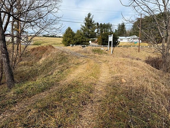 3rd image of E Blue Grass Trl