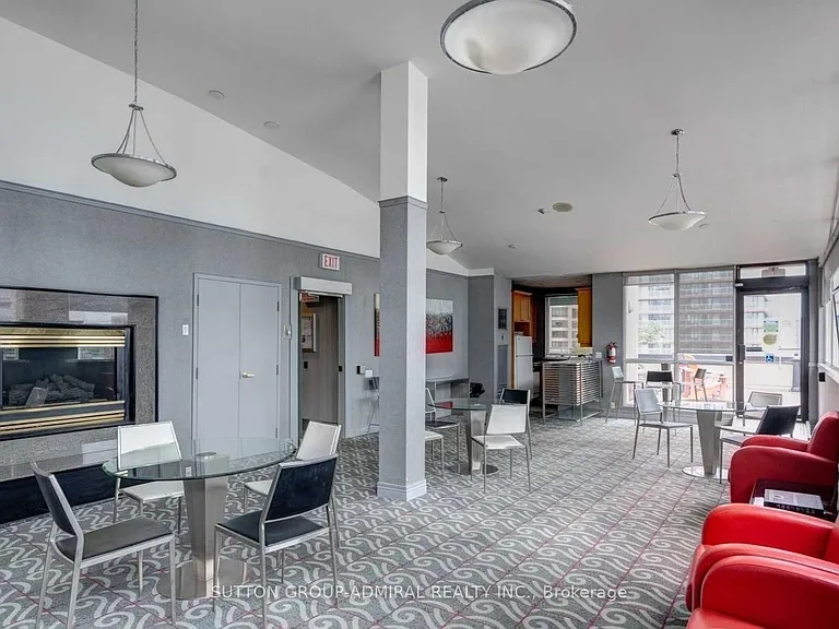 555 Yonge St #510 — Photo 4