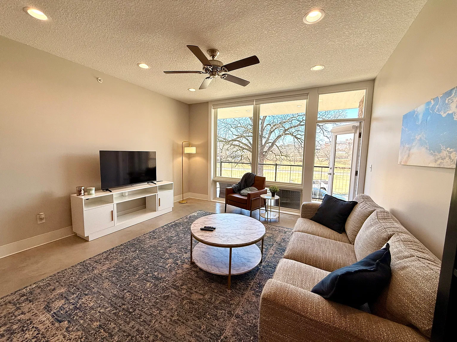 3937 Kenwood Ave — Photo 4