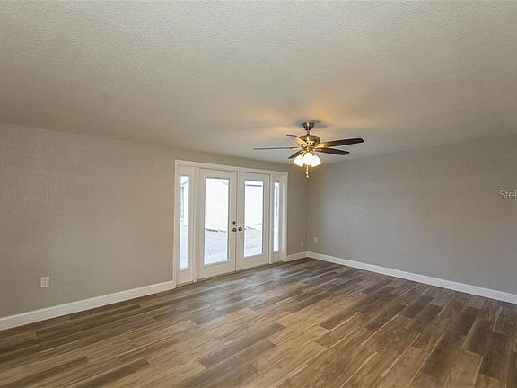 3rd image of 1885 Margaret Ave S