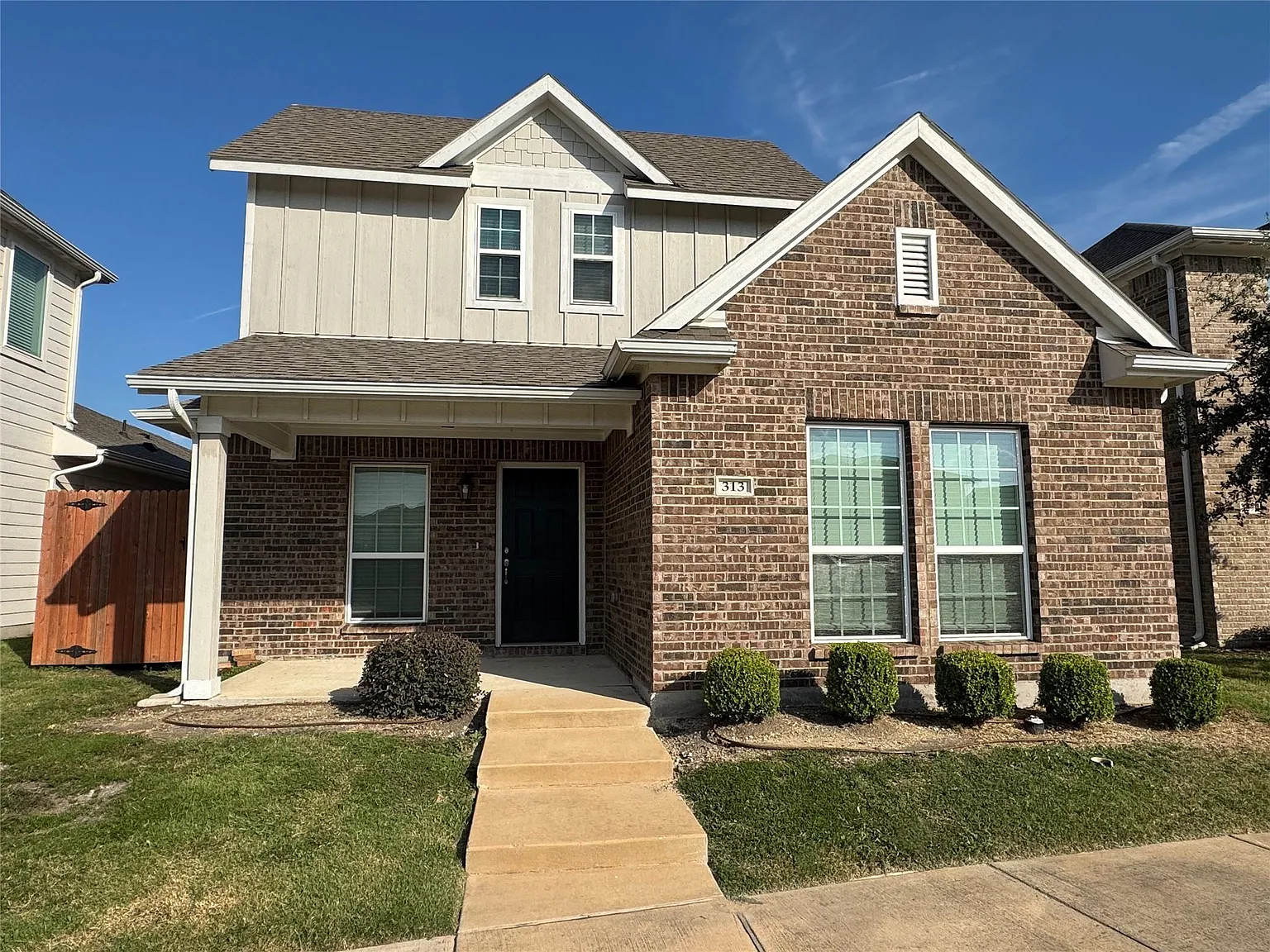 4 bed, 2.5 bath, 1925 sqft, $1,999 — Photo 1