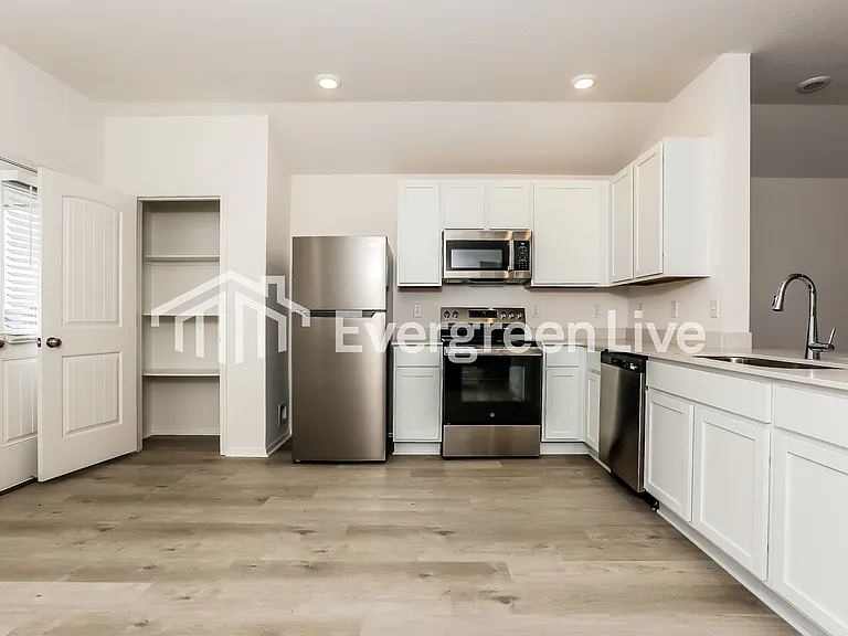 109 Jasmine Ct — Photo 5