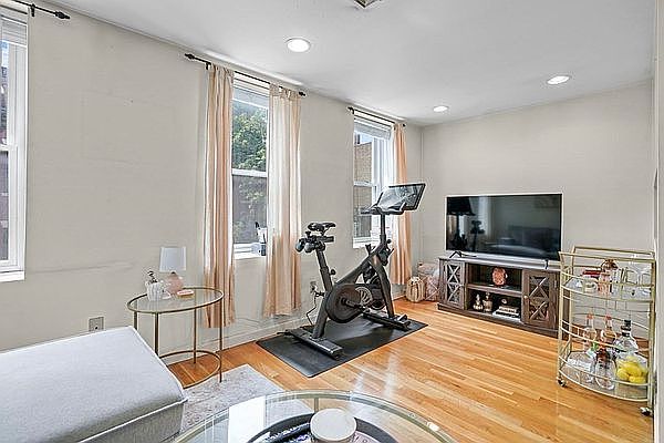 1st image of 336 W 11th St #6