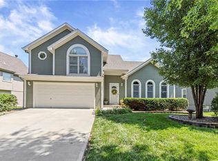 1202 Aspen Dr, Smithville, MO 64089