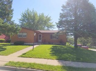 2008 Jeffrey Dr, Dubuque, IA 52001