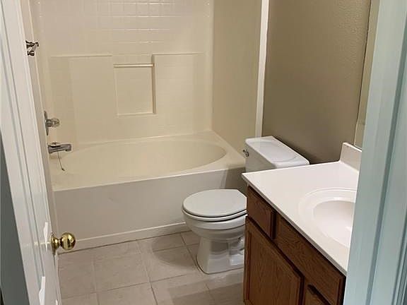 5th image of 256 Goldenwood Dr