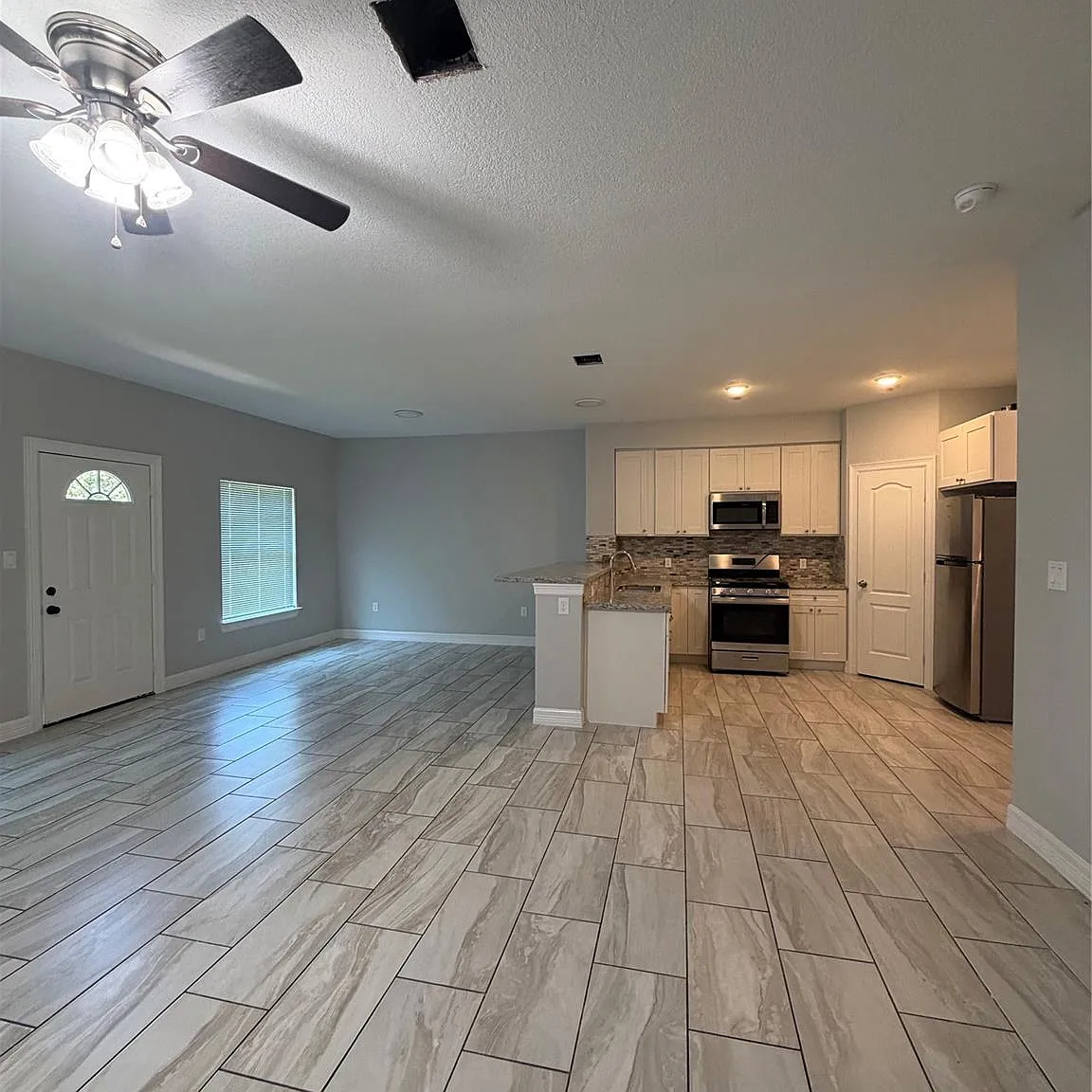 3 bed, 2.5 bath, 1738 sqft, $1,650 — Photo 4