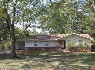 2817 Laurie Dr, West Plains, MO 65775