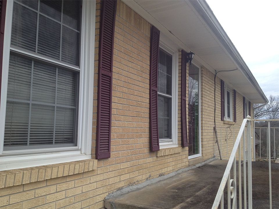 2nd image of 2015 Hillcrest St