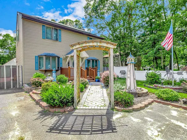 17 Victory Avenue, Shirley, NY 11967