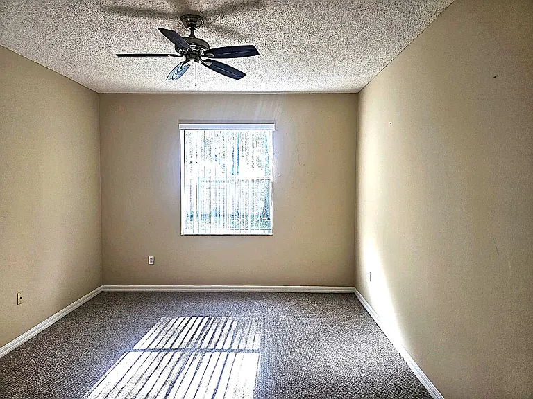 9935 Shadow Creek Dr — Photo 23