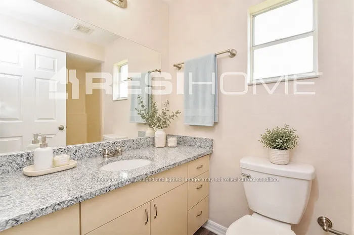 2924 Norwick St — Photo 12