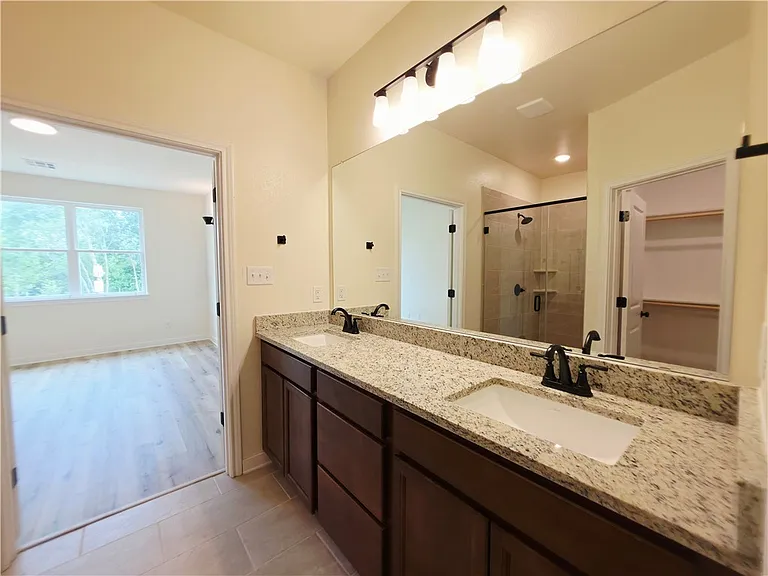 142 E Martin Luther King Dr — Photo 24