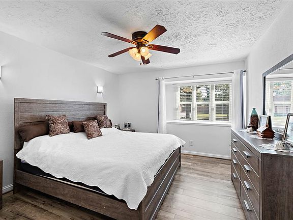 2nd image of 6010 Cerritos Dr
