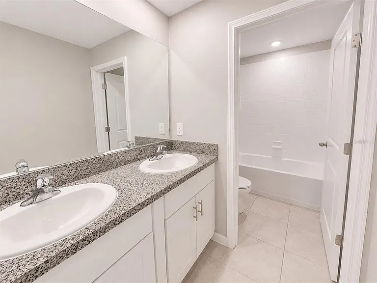 16717 Delia St — Photo 11
