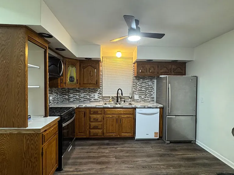 6135 S Massasoit Ave #1 — Photo 5