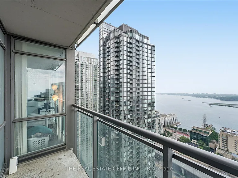 15 Fort York Blvd #4212 — Photo 22