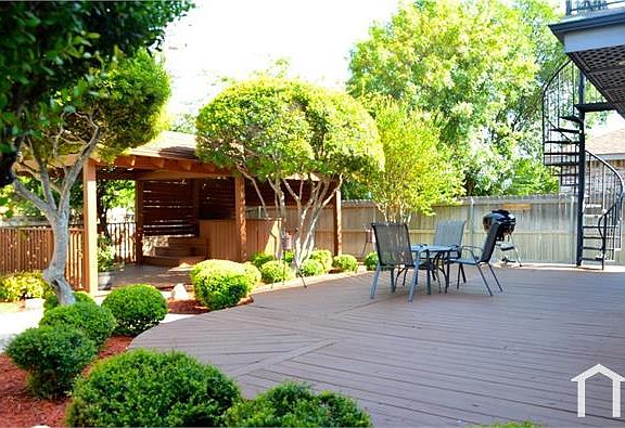 3rd image of 8413 Clearbrook Dr