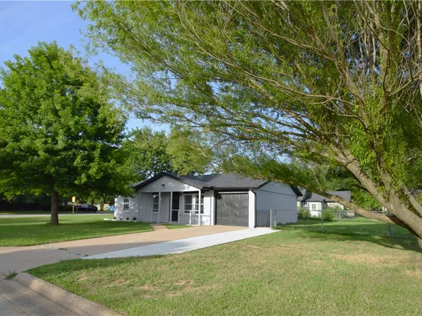 2511 N 4th St, Rogers, AR 72756
