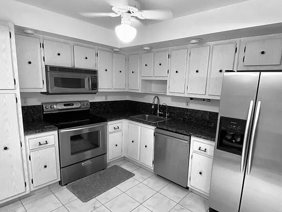3rd image of 18021 Biscayne Blvd APT 1103
