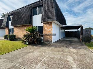 8 Audubon Pl, Port Neches, TX 77651