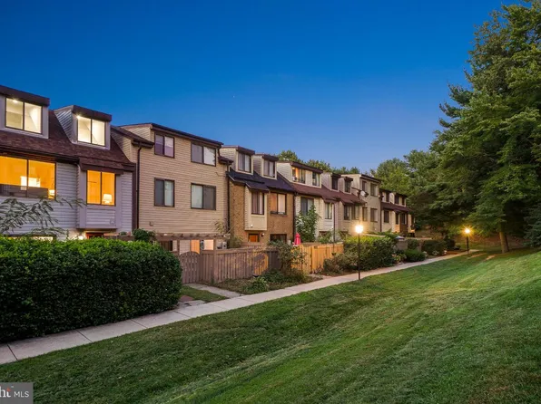 9879 Brookridge Ct, Gaithersburg, MD 20886