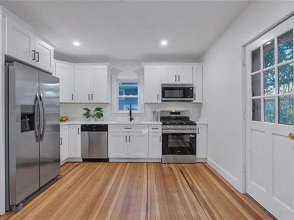 4th image of 92 Bartlett Ave
