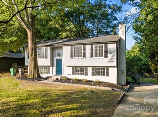 323 Regency Dr, Charlotte, NC 28211