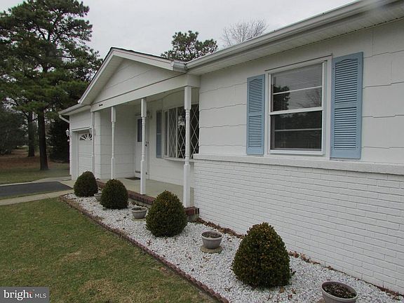 4th image of 14 Bennington Dr