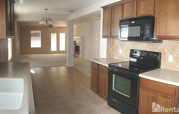 4th image of 2212 Maedell Dr