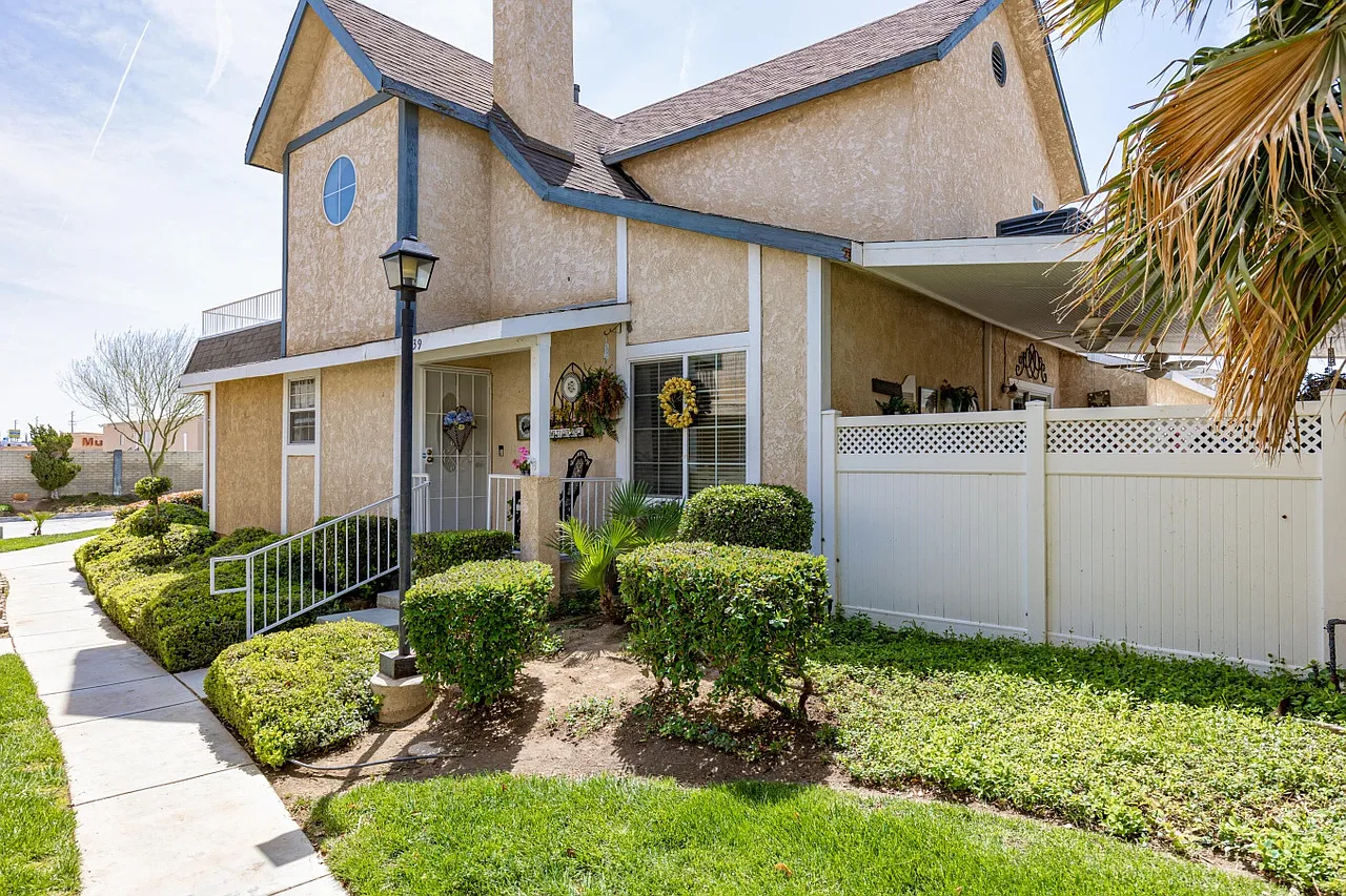 3 bed, 1728 sqft, $3,150 — Photo 1
