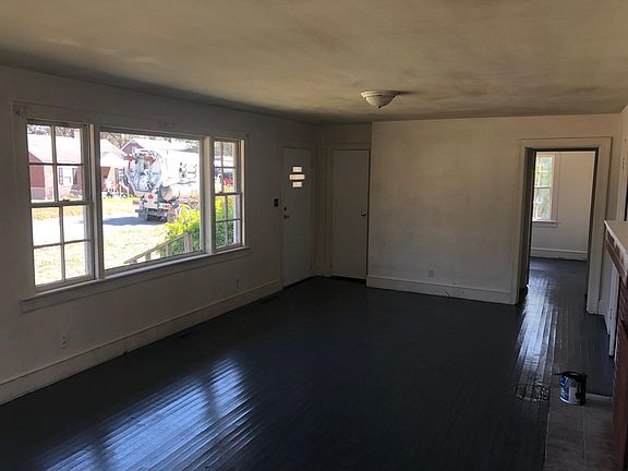 3rd image of 1610 W Washington Ave