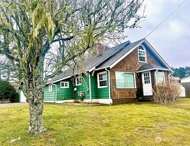 1014 Washington Avenue N photo 1