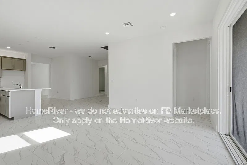 4 bed, 3.0 bath, 2111 sqft, $2,350 — Photo 4