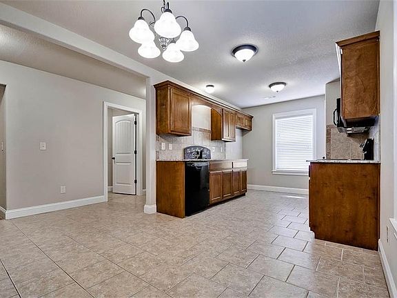 5th image of 2415 S 11th Pl
