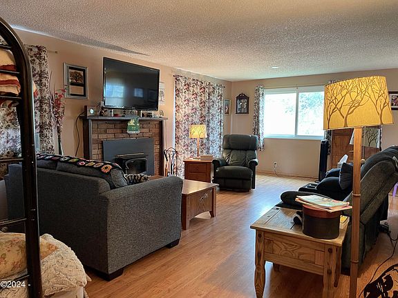 3rd image of 1041 SE Ball Blvd