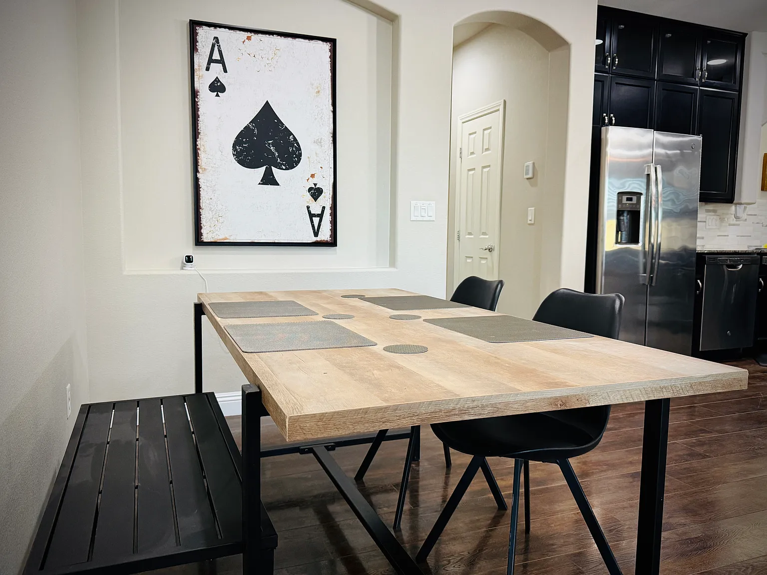 3 bed, 2100 sqft, $2,398 — Photo 3