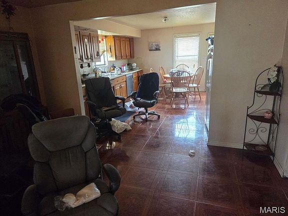 5th image of 8466 South Dr