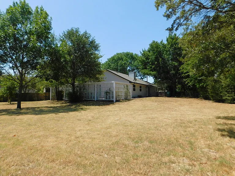 404 Woodson Cir — Photo 30
