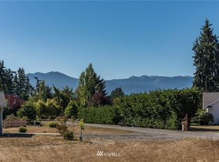 999 Lancaster Ln, Pt Angeles, WA 98362