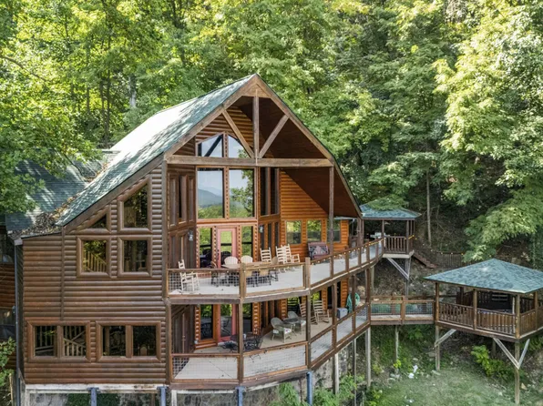 3280 Balsam Slopes Rd, Sevierville, TN 37862