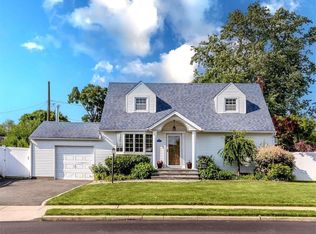 6 Gail Dr, Massapequa, NY 11758
