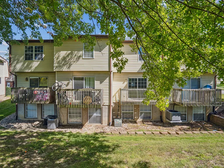 2555 Clearwater Ct — Photo 28