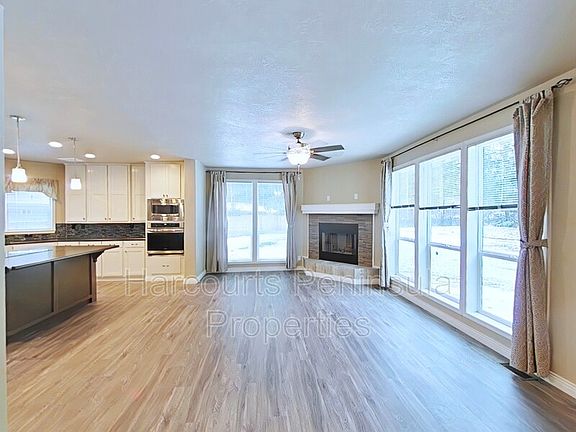 3rd image of 30 E Forestcove Ln