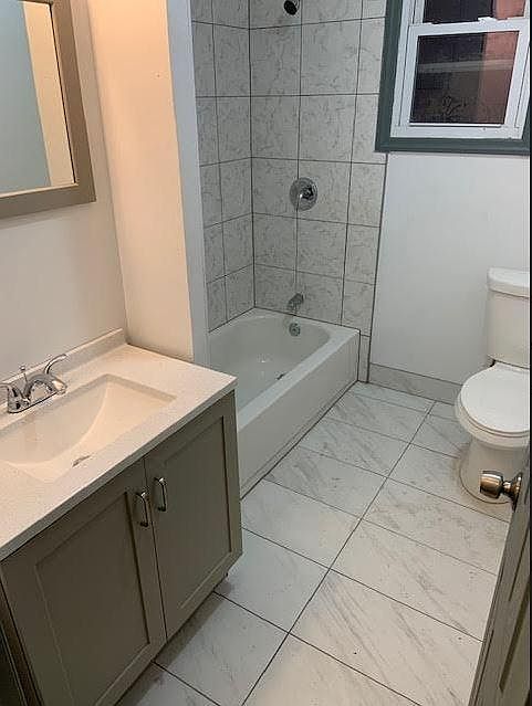 2nd image of 1022 E 22nd St #2