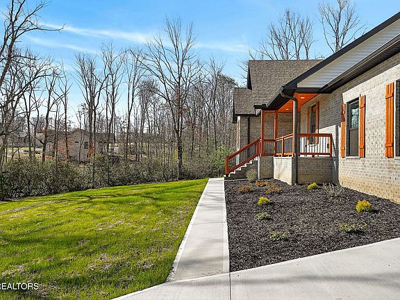 5th image of 155 Riverchase Dr