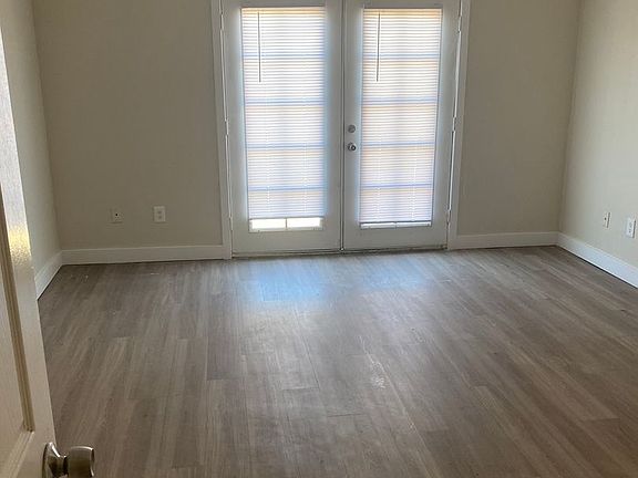 5th image of 3038 N 24th Dr